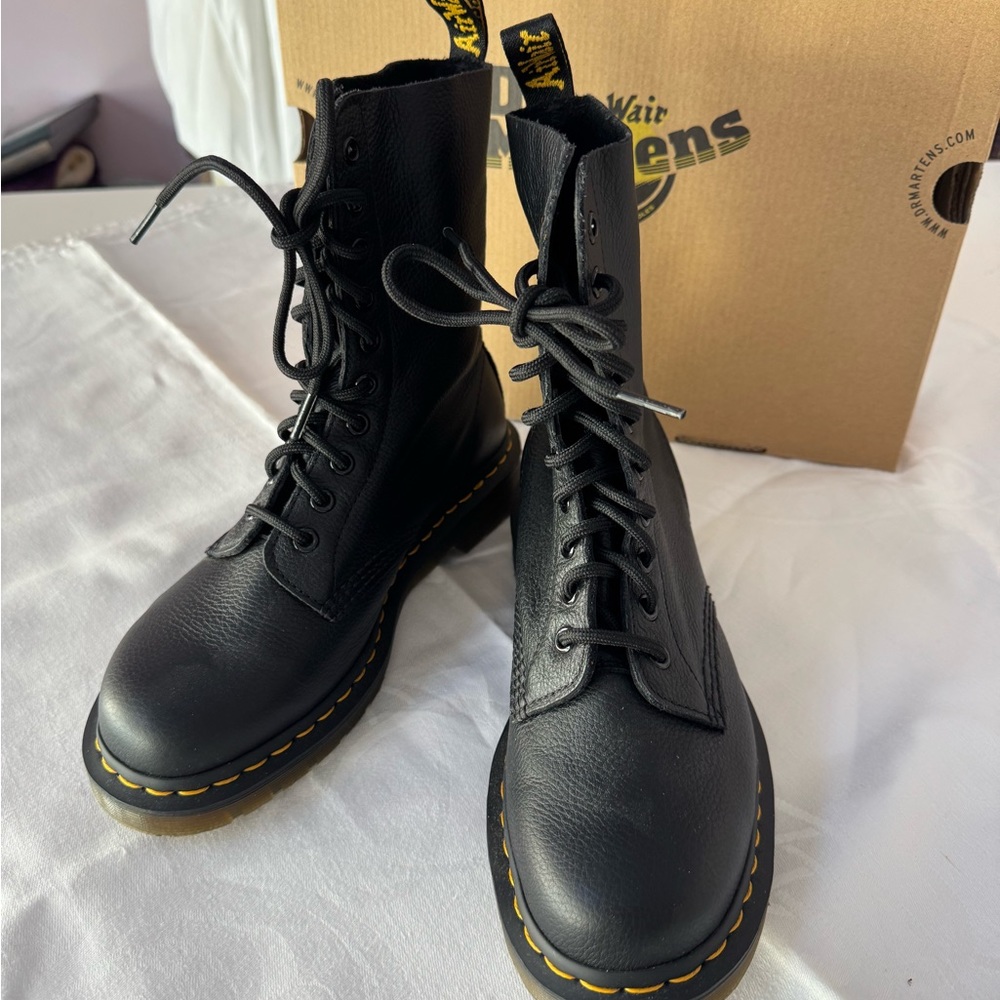 Iconic Virginia Leather Dr Marten boot
